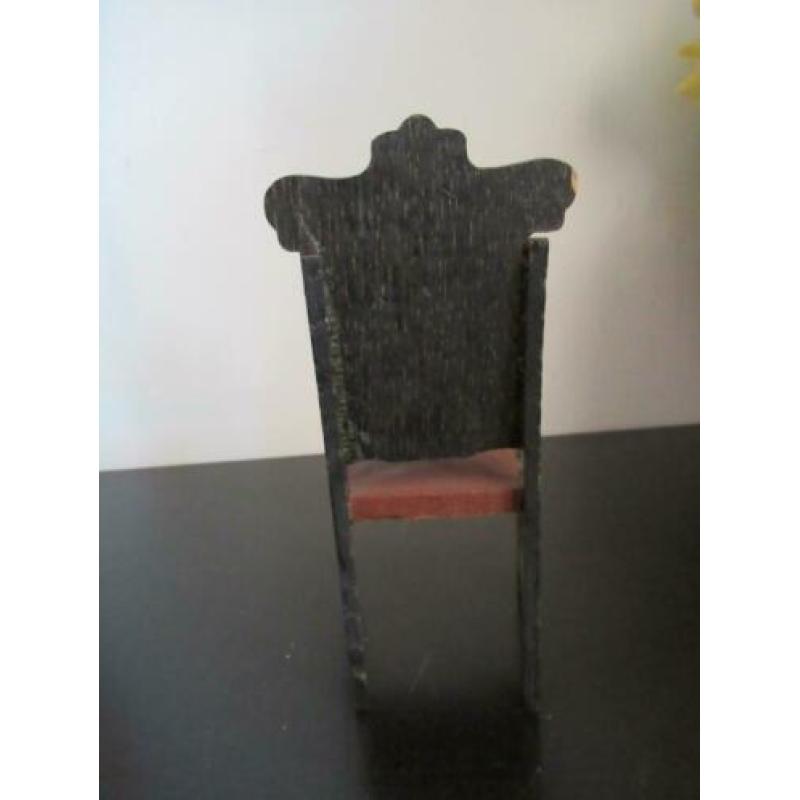 OUD STOELTJE voor POPPENHUIS