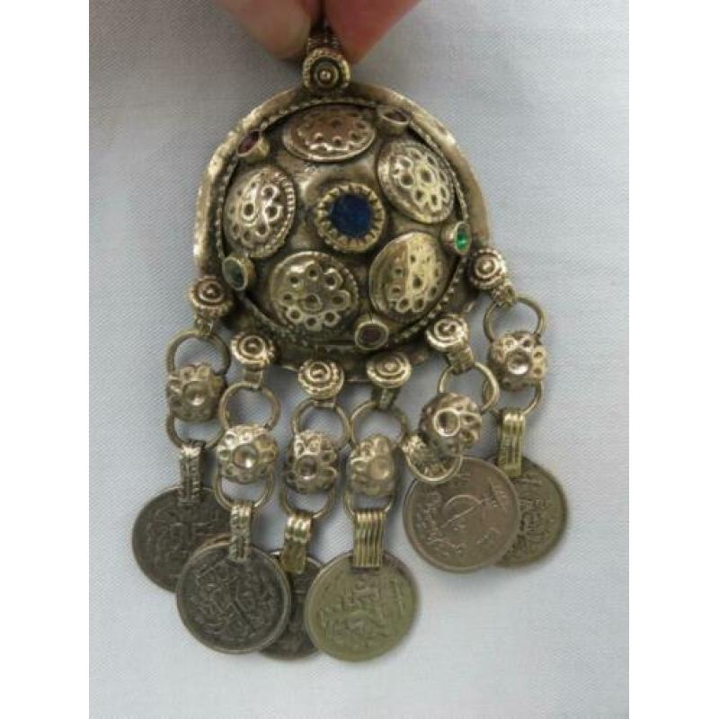 Oude sier hanger met munt stukken 20e eeuw