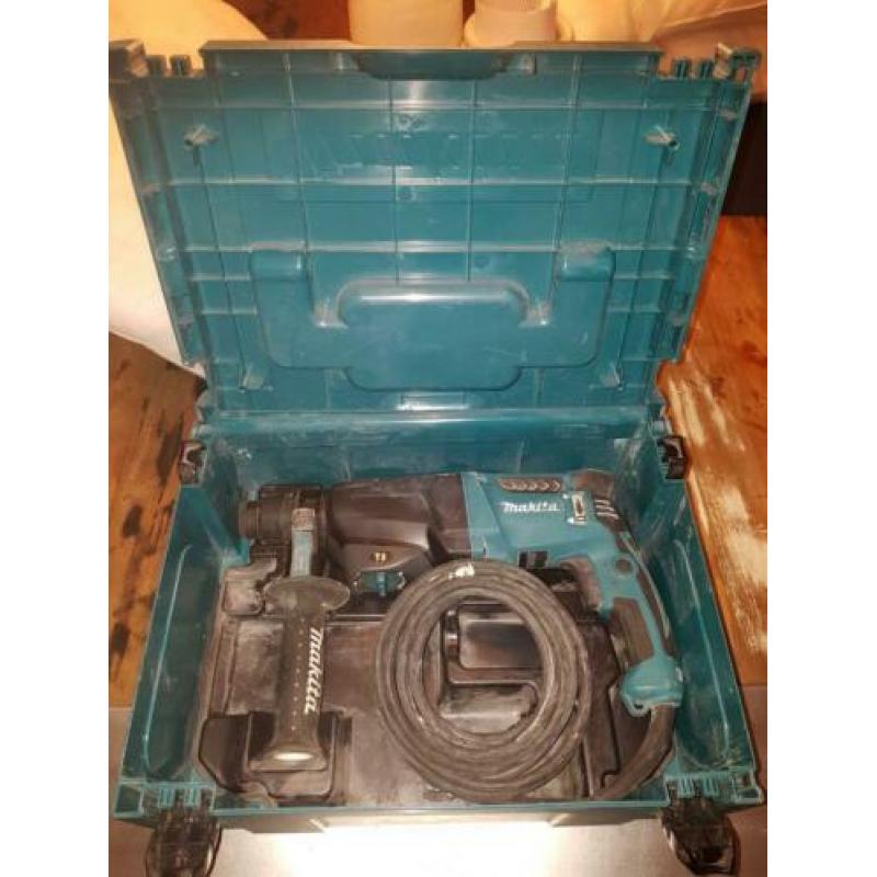 Makita Klopboormachine HR2610