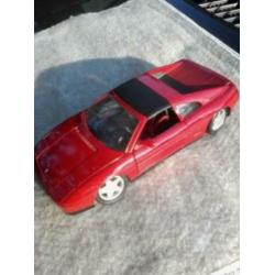 2 Maisto Schaalmodellen Jaguar en Ferrari te koop...bieden!!