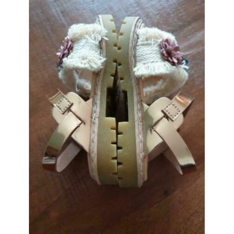 Nieuwe zara sandalen met bloemen in maat 19