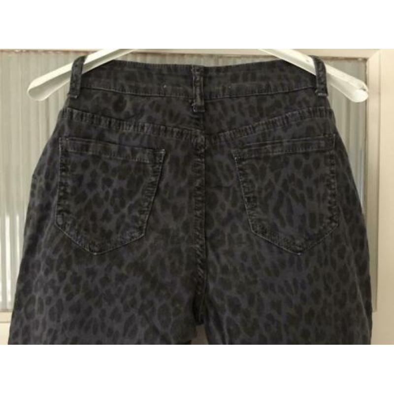 Leuke jeans, panterprint, maat 36