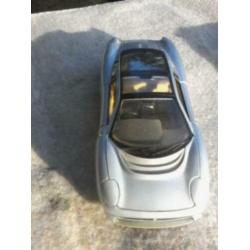 2 Maisto Schaalmodellen Jaguar en Ferrari te koop...bieden!!