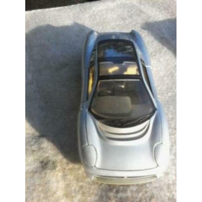 2 Maisto Schaalmodellen Jaguar en Ferrari te koop...bieden!!
