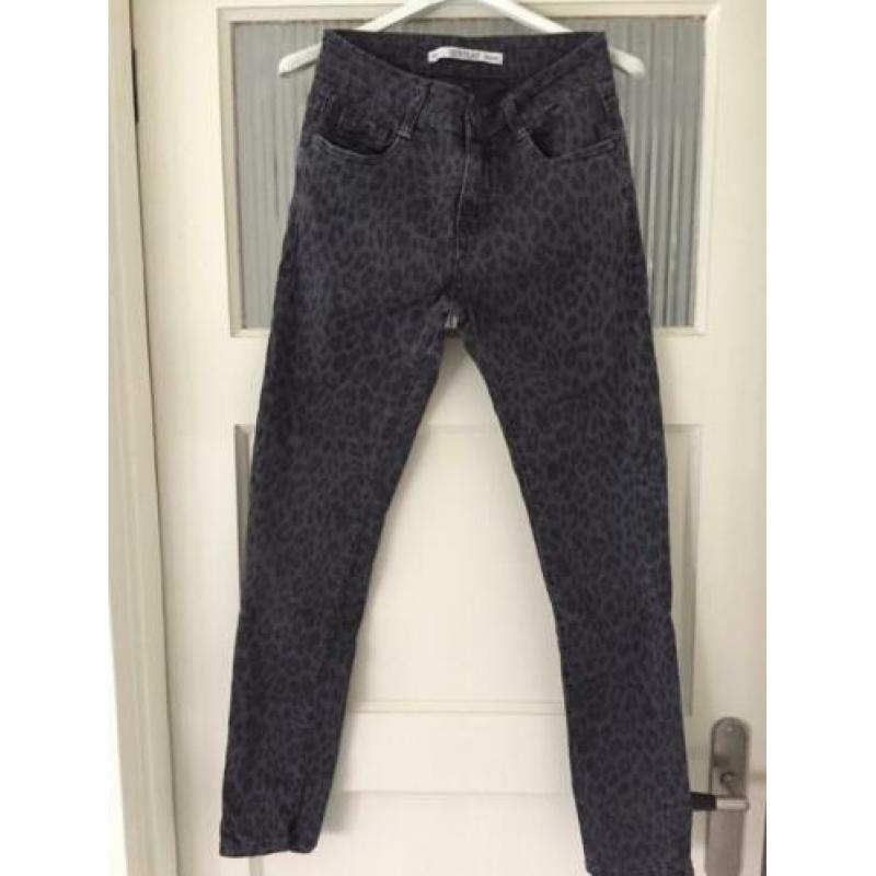 Leuke jeans, panterprint, maat 36