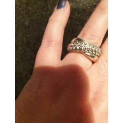 Zilveren ring van To Sento met zirkonias