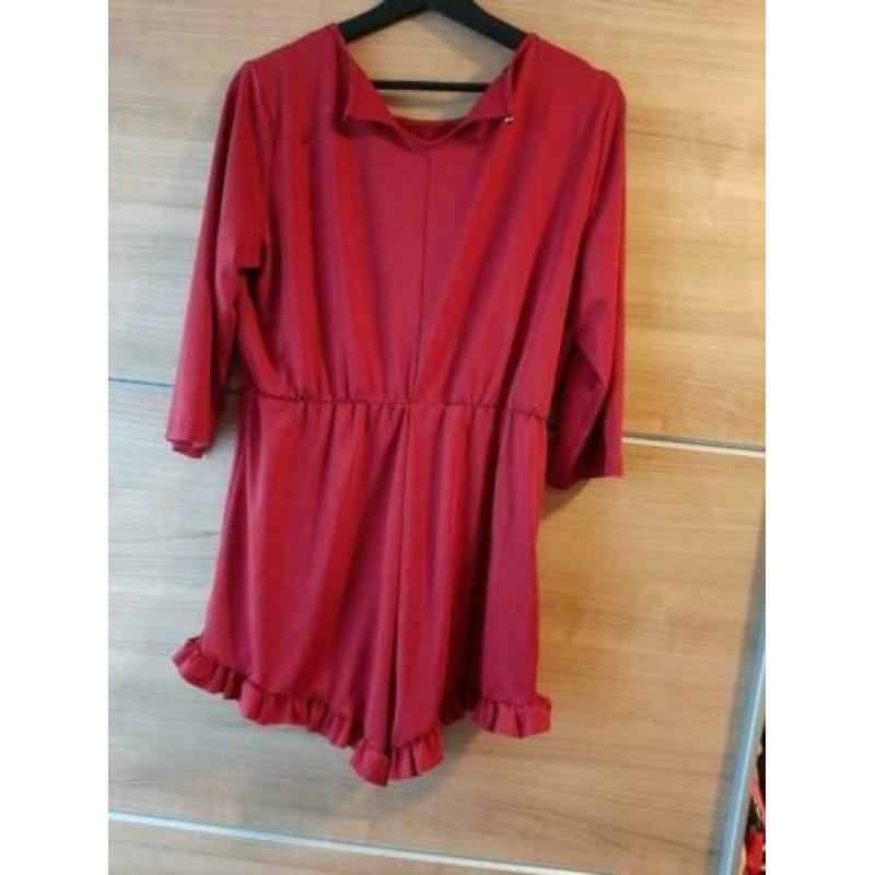 Mooie nieuwe rode jumpsuit/playsuit xl valt als maat 40
