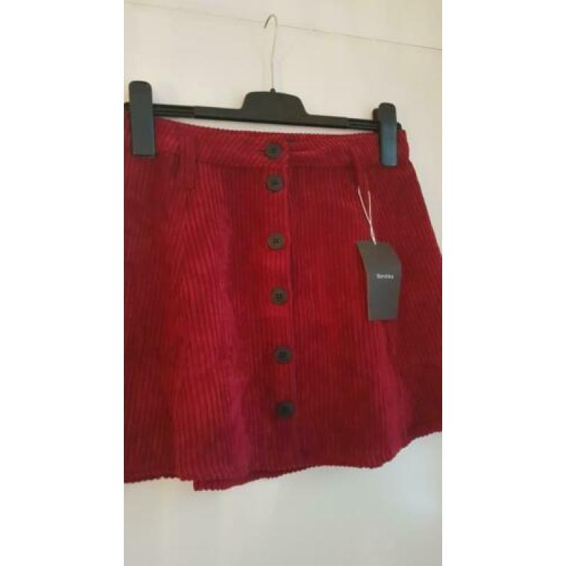 NIEUW!!! Wijnrood corduroy rokje Bershka, maat M/L