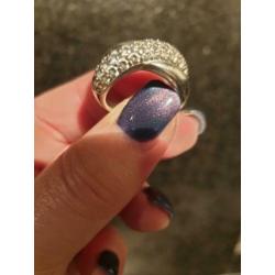 Zilveren ring van To Sento met zirkonias
