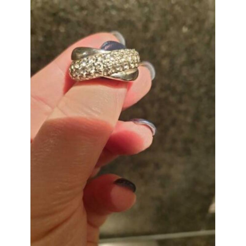 Zilveren ring van To Sento met zirkonias