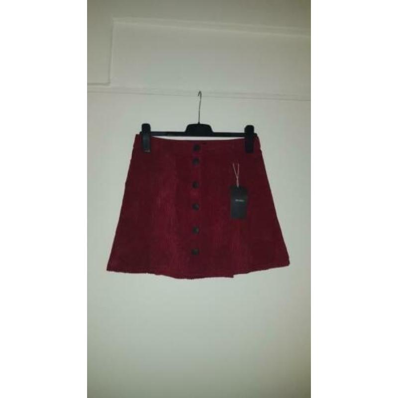 NIEUW!!! Wijnrood corduroy rokje Bershka, maat M/L