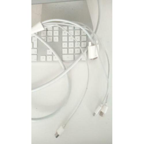 Apple beeldscherm met toetssnbord