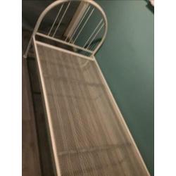 Bed / frame