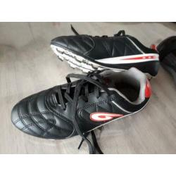 Panther voetbalschoenen maat 38 + beenbeschermers