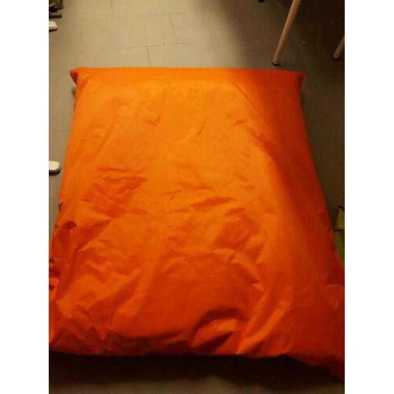 2 MEGA zitzakken????. 12 euro per stuk.????