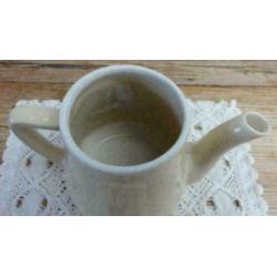 Brocante lichtgeel / creme theepotje