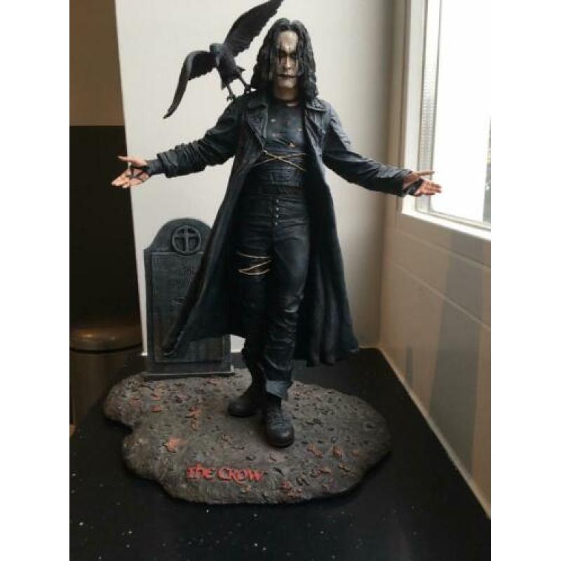 Neca - The Crow statue limited edition