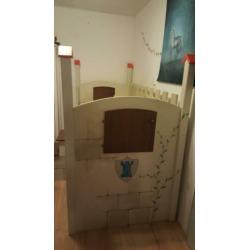 Kasteelbed, grijs/rood met kantelen