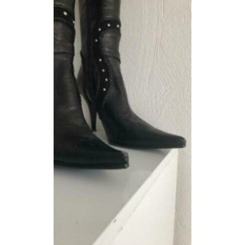 Hoge zwarte puntlaars mt39 met veel bling 47cm en hak 9cm