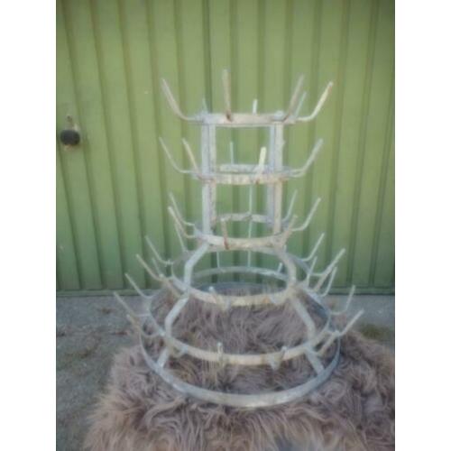Brocant oud metalen flessenrek - pinnenrek / 44 cm. hoog