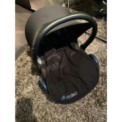 Maxi cosi Cabrio fix. Inclusief heerlijke voetenzak