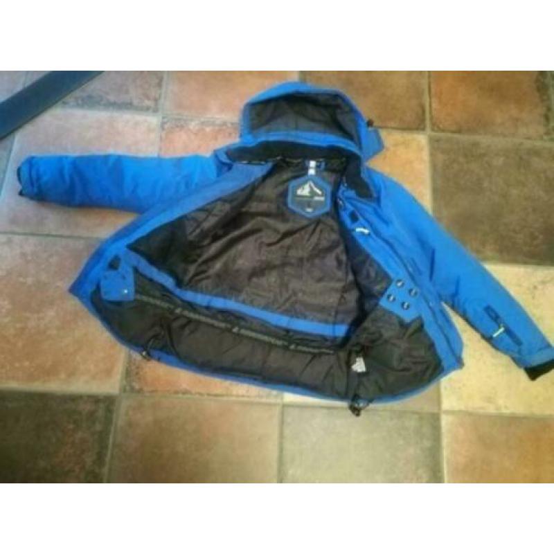 Ski/windjack mountain peak mt 152