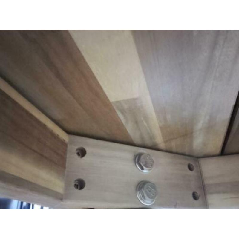Zeer stevig TEAK tafel met zes bijpassende TEAK stoelen