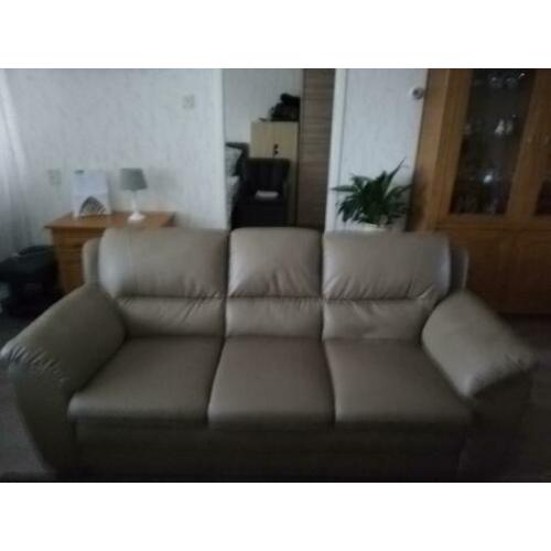 Te koop zgan lederen 3 zits en 2 fauteuils