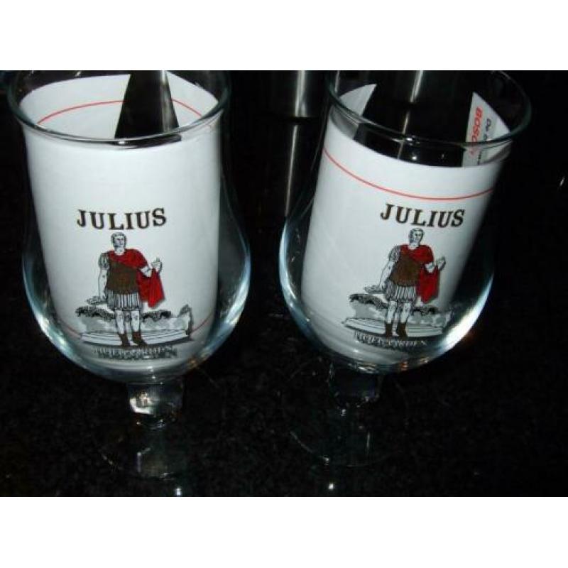 BIERGLAZEN "JULIUS(HOEGAARDEN)" en "JUDAS " OP VOET