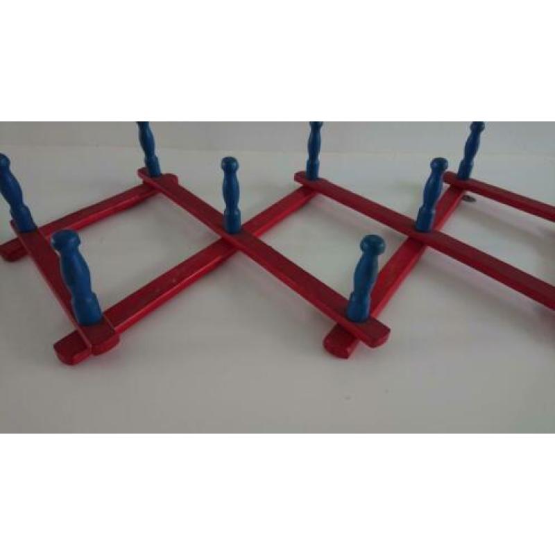 kinderkapstok 33 hoog en max 75 breed rood blauw hout