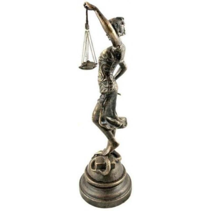 Beeld Vrouwe Justitia Nieuw