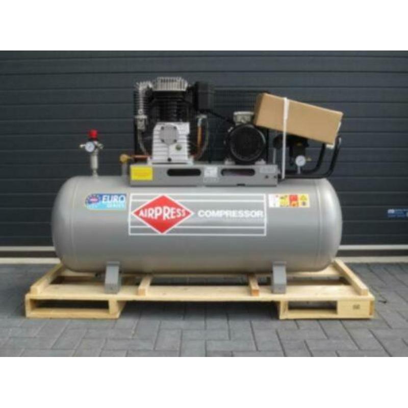 Actie!! Airpress HK 700-300/5,5 Pk/300 Liter ketel!!