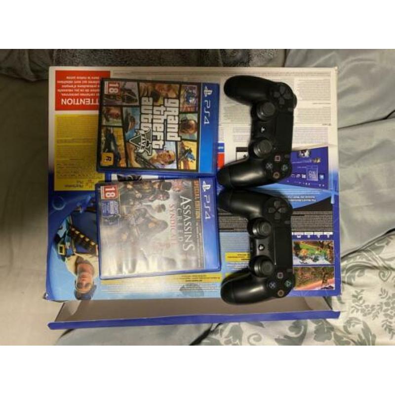 PlayStation 4 , 2 games , 2 controllers
