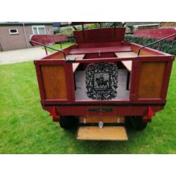 Leuke geveerde menwagen
