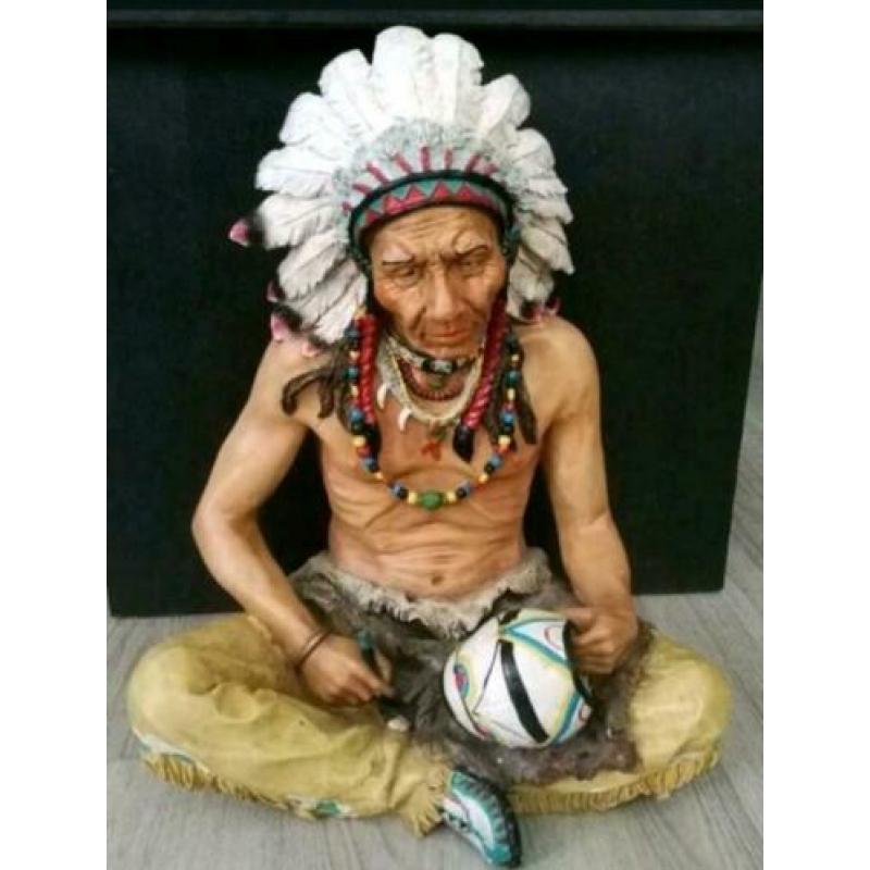 Indiaan in kleermakerzit (originals beeld)