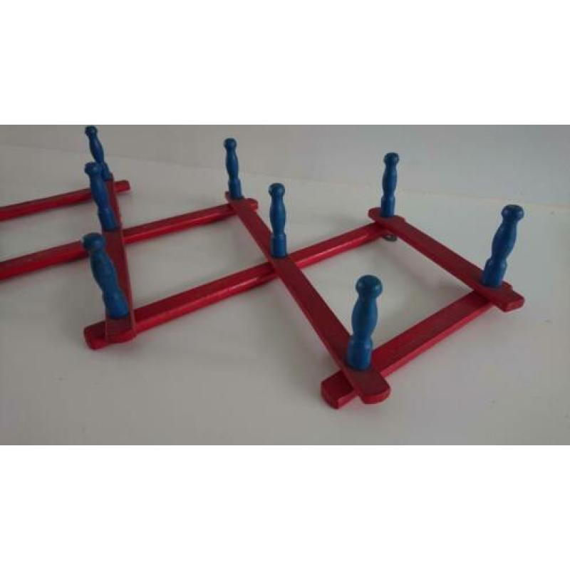 kinderkapstok 33 hoog en max 75 breed rood blauw hout