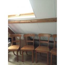 Eetkamer stoelen van teak hout