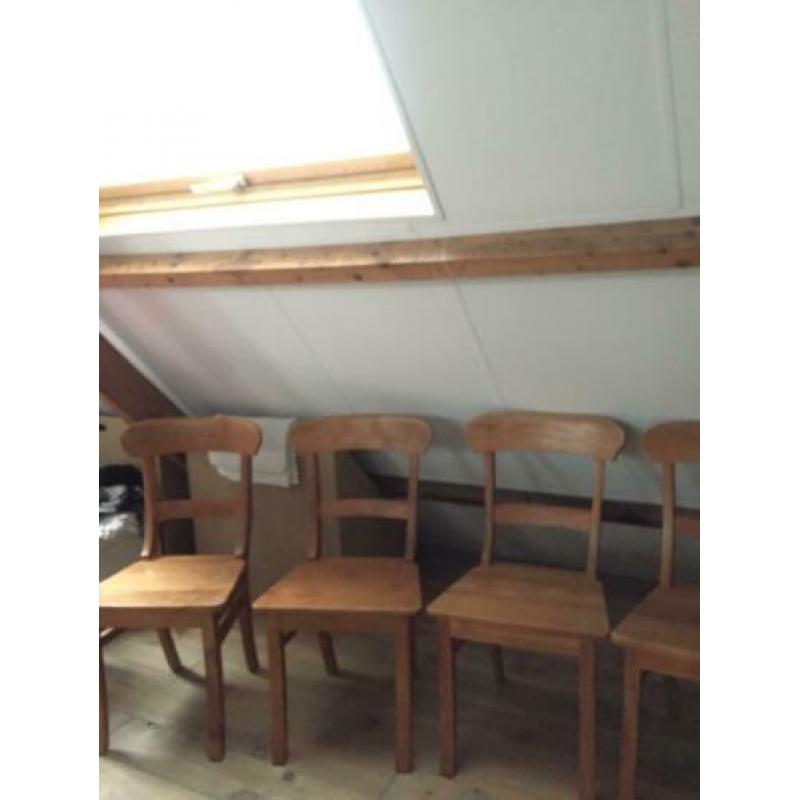 Eetkamer stoelen van teak hout
