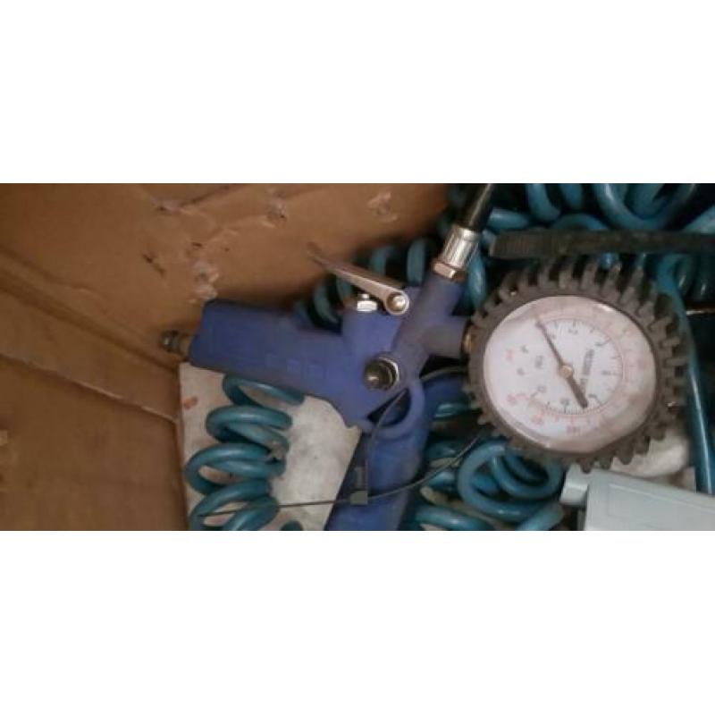 Compressor tools zandstraal blaster, slangen enz