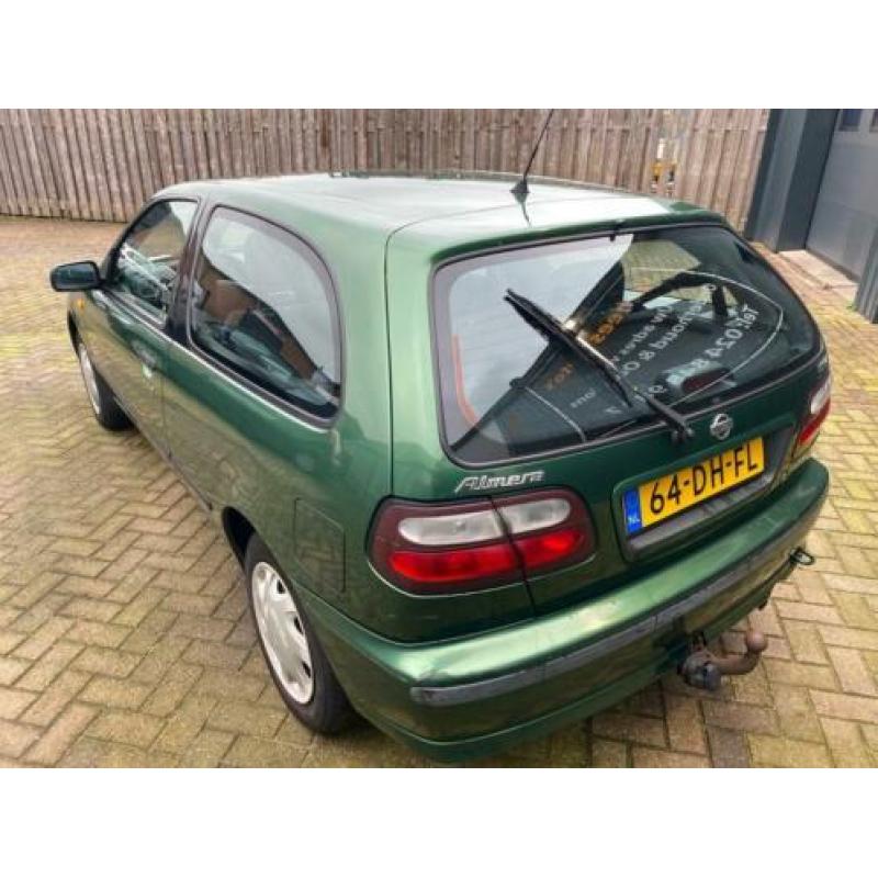 Nissan Almera 1.6 Automaat en Airco
