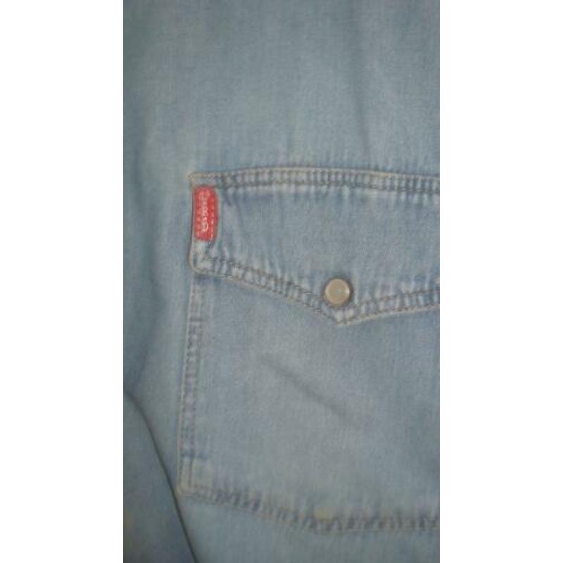 2 spijker/denim blouses 1 met drukkers en 1 met knopen XL