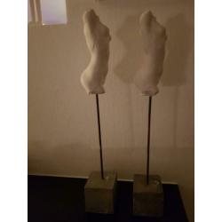 Prachtige beeld van een vrouw! Het is hand gemaakt van gips.