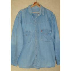 2 spijker/denim blouses 1 met drukkers en 1 met knopen XL