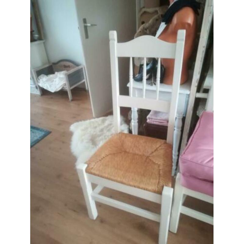 Brocante eetkamer stoelen