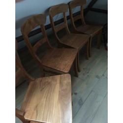 Eetkamer stoelen van teak hout