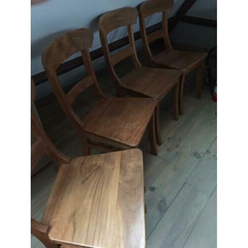 Eetkamer stoelen van teak hout