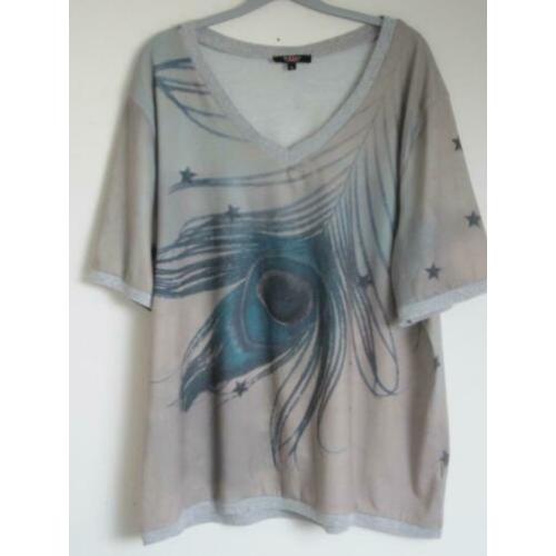 O130: Top Enjoy maat L Mooie kleuren Breedte: oksel-oksel