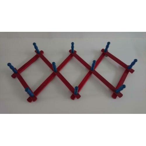 kinderkapstok 33 hoog en max 75 breed rood blauw hout