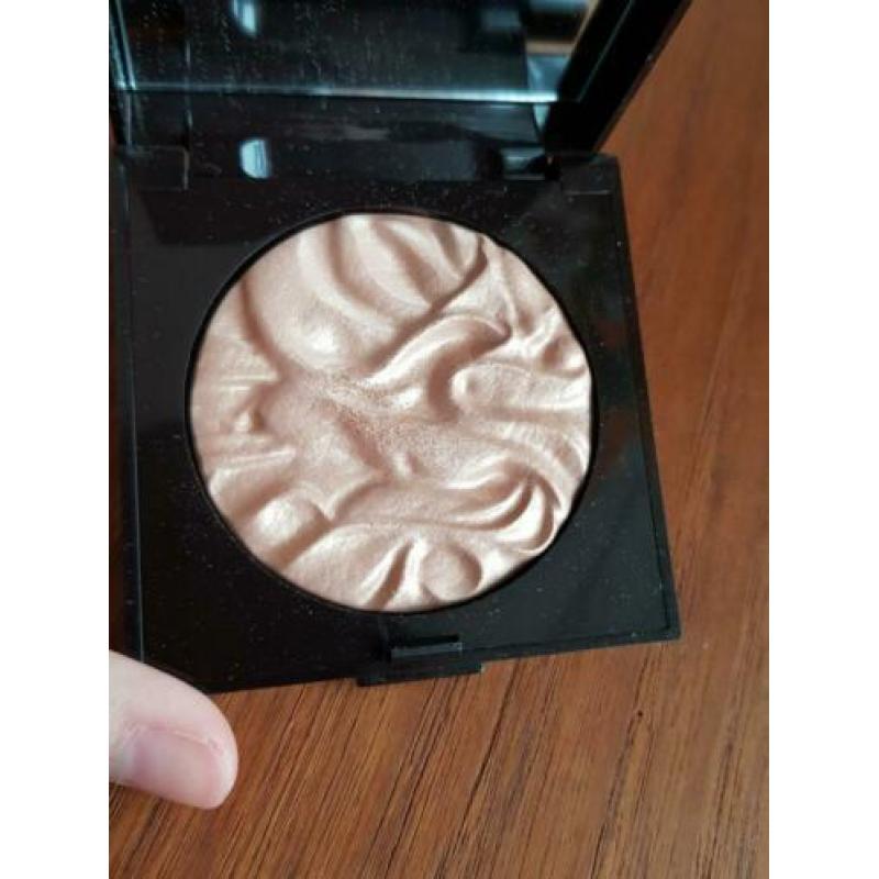 Laura Mercier face illuminator highlighter Indiscretion