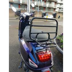 Zo goed als nieuwe vespa look snor scooter